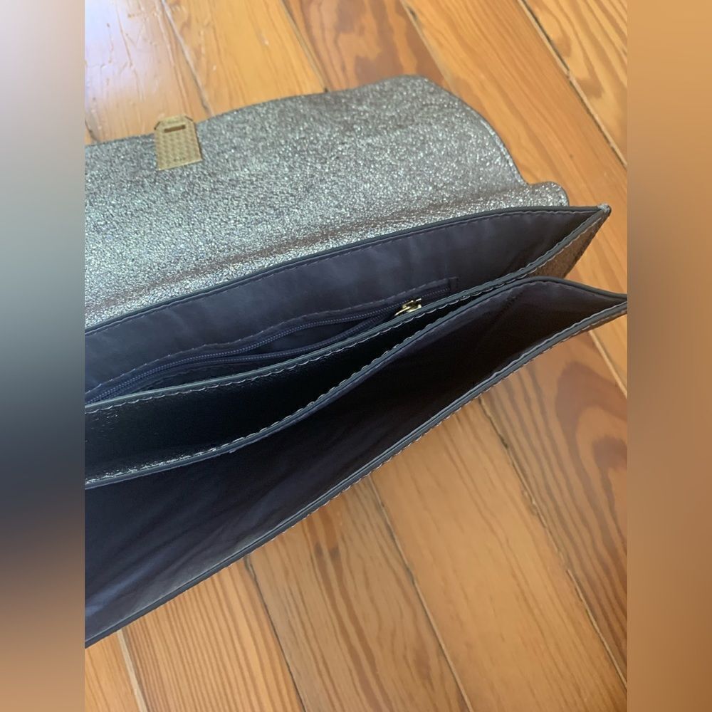 NWT Express Clutch - Picture 7 of 9